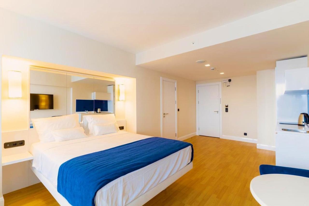 Batumi Beach Side & Sea View Aparthotel Buitenkant foto