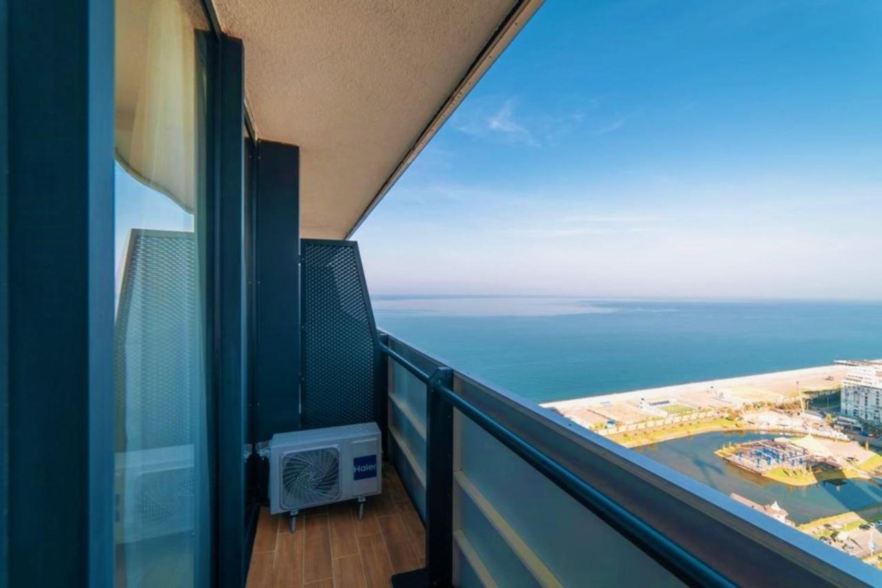 Batumi Beach Side & Sea View Aparthotel Buitenkant foto