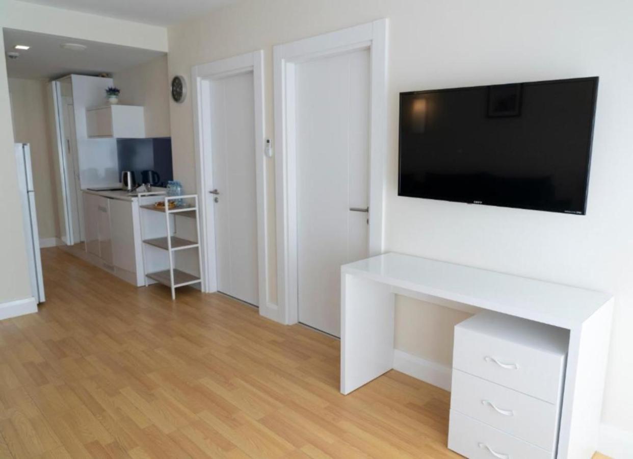 Batumi Beach Side & Sea View Aparthotel Buitenkant foto